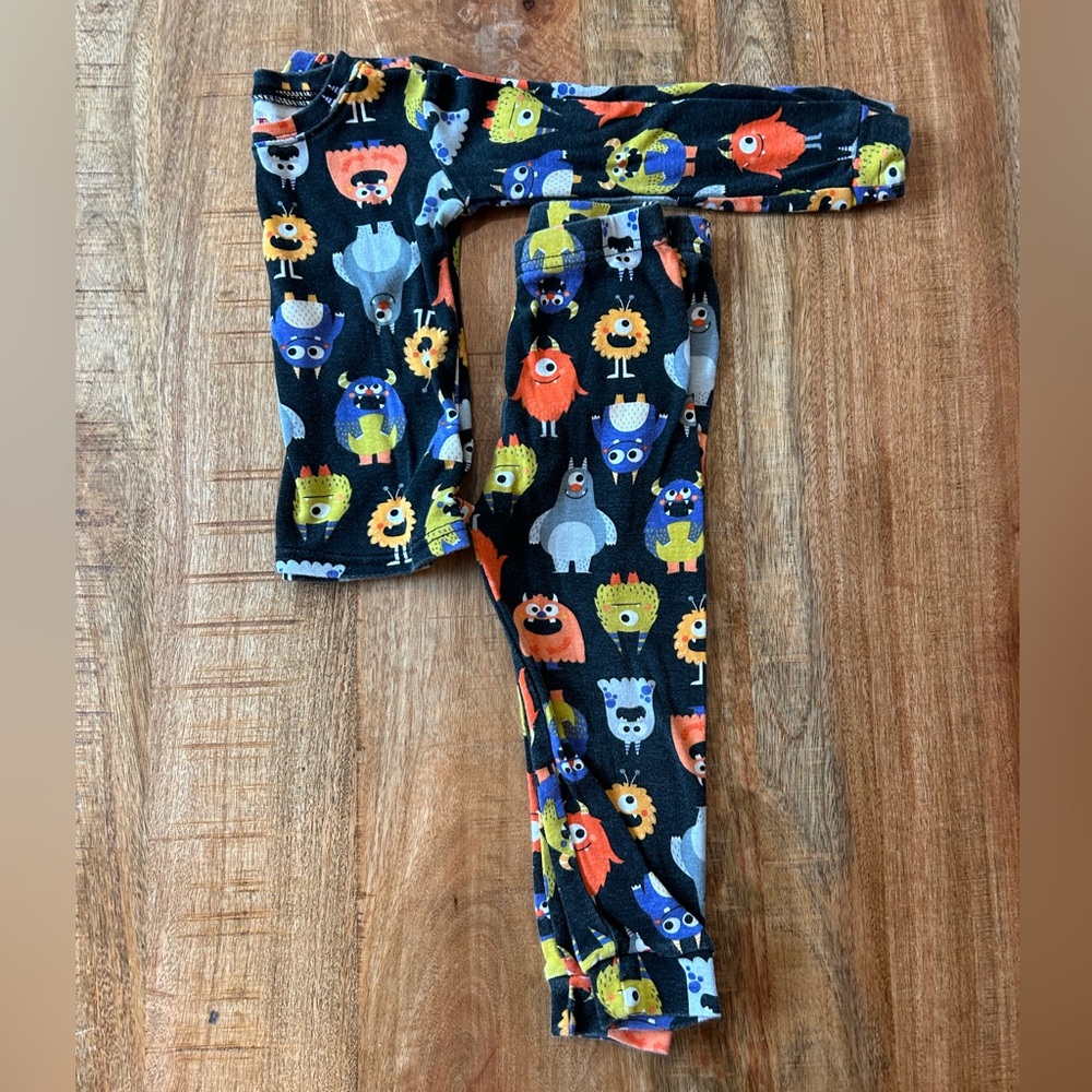 Children’s place pajamas, size 2T - Picture 4 of 4